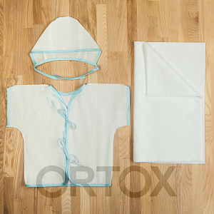 Крестильный набор из трех предметов: пеленка, распашонка, чепчик, размер 56-62 см, ситец (бело-голубой набор)