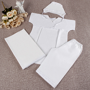 Крестильный набор из четырех предметов: пеленка, рубашка, чепчик, штанишки (бело-голубой набор)