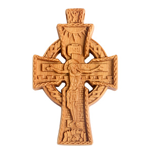 Деревянный нательный крестик "Новгородский" с распятием, цвет светлый, высота 5,3 см (резной)