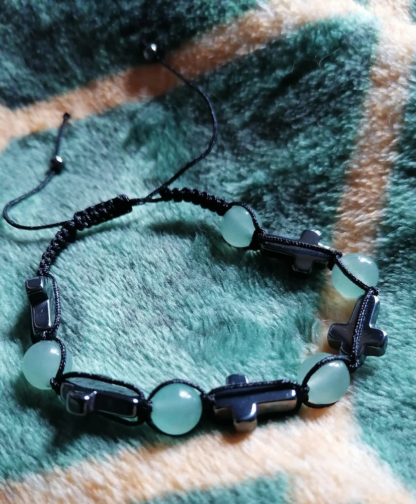 Браслет плетеный с бусинами из гематита и авантюрина