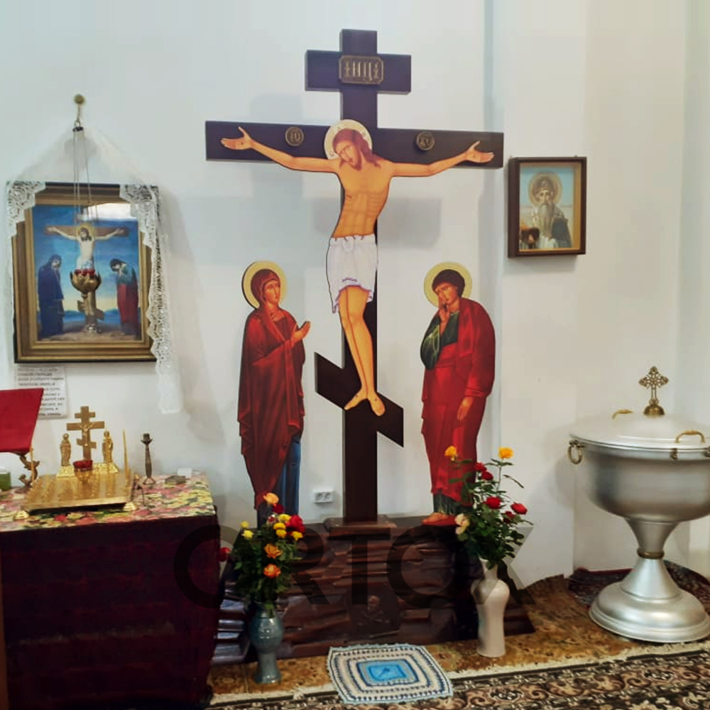 Крест-голгофа напольная с предстоящими, цветная печать, резьба