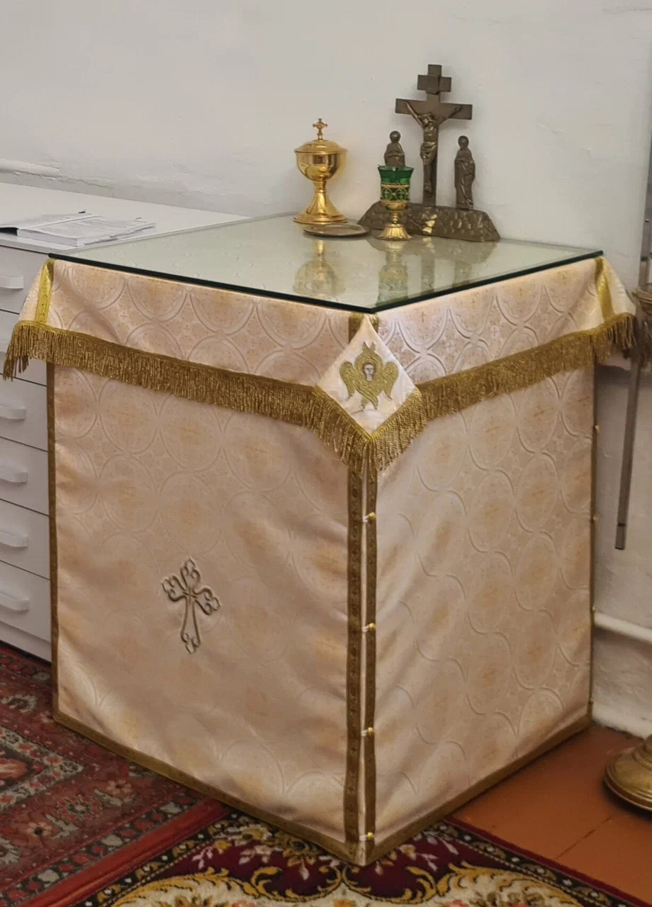 Пелена на престол комбинированная, белая с золотом, вышивка