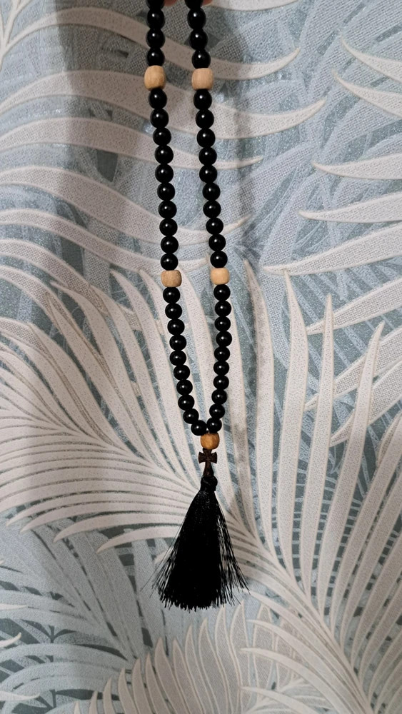 Четки из гагата черные с разделителями (на 50 бусин)