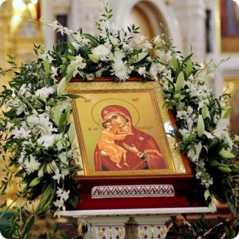 Иконы в багетной раме