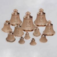 Набор из 12 колоколов: 1000 кг, 400 кг, 140 кг, 80 кг, 50 кг, 33 кг, 20 кг, 14 кг, 9 кг, 7 кг, 5 кг, 3 кг