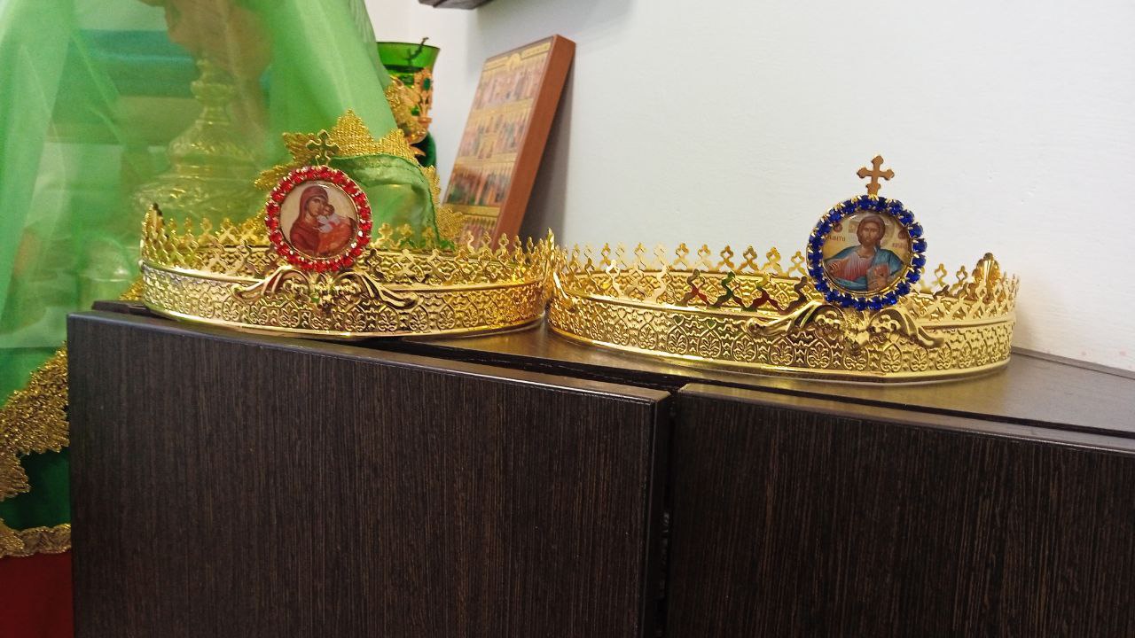 Венцы венчальные, пара, с камнями, высота 8 см