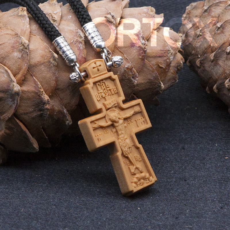 Православные нательные деревянные. Деревянный крестик нательный. Деревянный крест на шею. Крестик православный деревянный. Нательный крест из дерева.