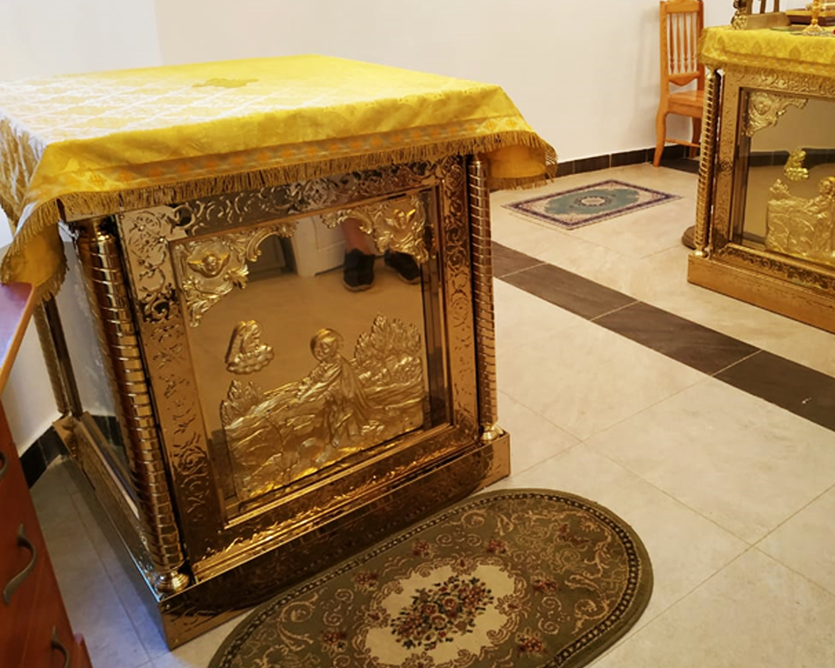 Жертвенник "Золотые своды" с иконой "Моление о чаше" чеканка, высота 100 см