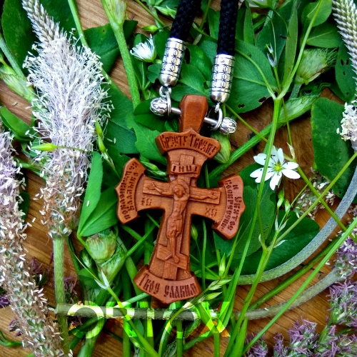 Деревянный нательный крестик «Солнце Правды» с распятием и молитвой Кресту, цвет темный, высота 4,9 см фото 14