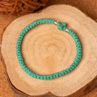 Браслет плетеный (комбоскини) с пластиковыми бусинами, зеленый