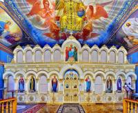 Иконостас с крупнорельефной позолоченной резьбой и белой эмалью, Курская пустынь