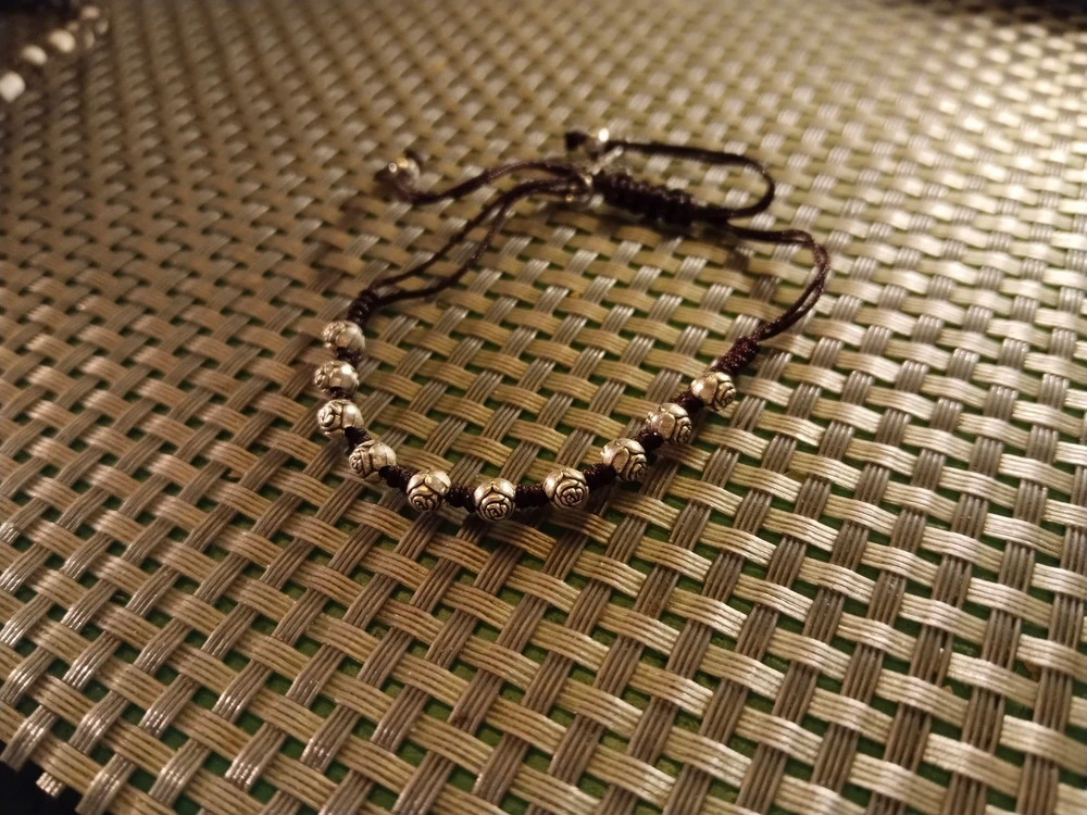 Браслет плетеный с металлическими бусинами