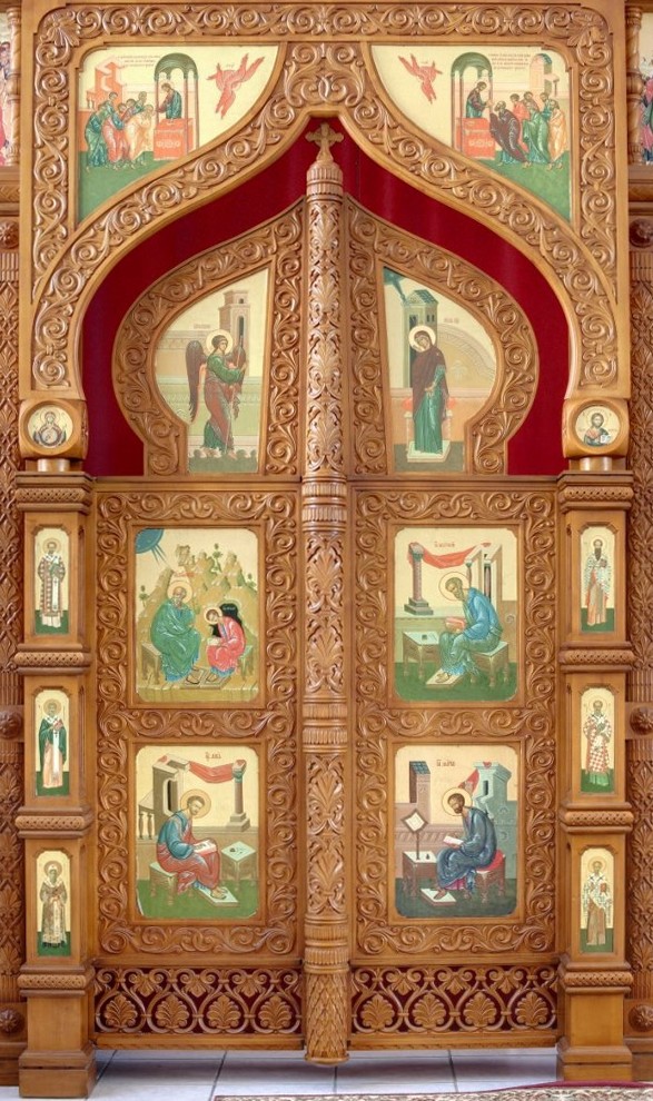 Изображение евангелистов на царских вратах