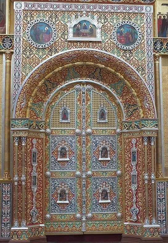 Царские врата иконостаса в Успенском кафедральном соборе Ярославля