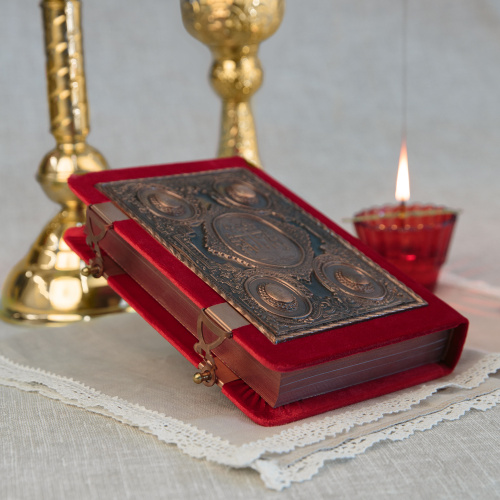 Евангелие требное среднее красное, оклад "под бронзу", бархат, 17х22 см фото 3