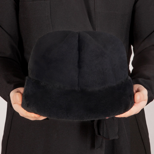 Скуфья зимняя черная, натуральная дубленочная овчина, опушка из мутона фото 3