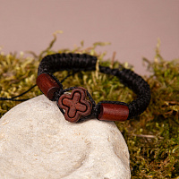 Браслет плетеный с крестиком из самшита №2