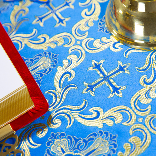 Пелена на престол с вышитыми херувимами, шелк "Николаевский", голубая с золотом, 160х160 см фото 3