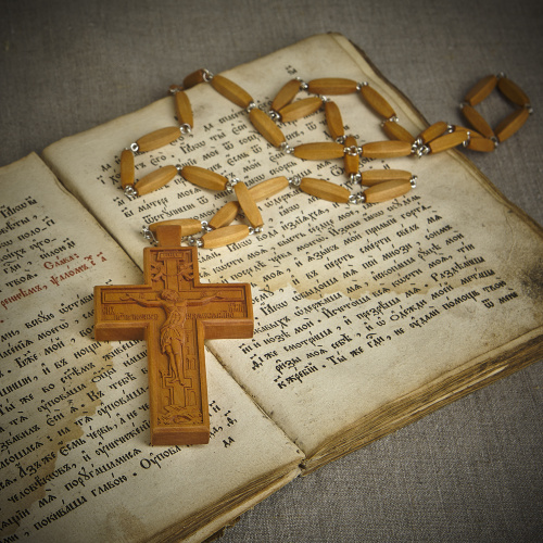 Крест наперсный протоиерейский деревянный светлый резной, с цепью, 7х12 см фото 7