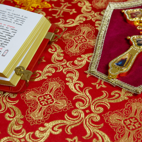 Пелена на престол с вышитыми херувимами, шелк "Николаевский", красная, 150х150 см фото 6