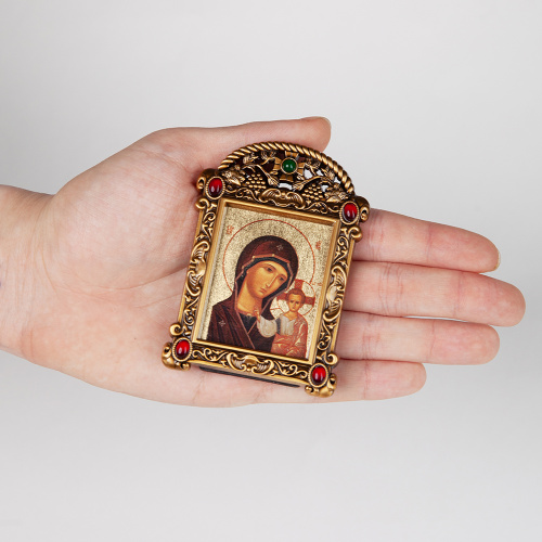 Икона настольная Божией Матери "Казанская" в рамке-киоте из латуни, золочение, патинирование, 6,7х9, фото 3 Икона настольная Божией Матери "Казанская" в рамке-киоте из латуни, золочение, патинирование, 6,7х9, фото 3