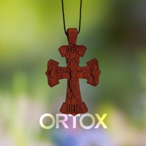 Деревянный нательный крестик «Предстояние» с распятием и Предстоящими, цвет темный, высота 5,9 см фото 3