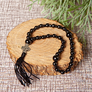 Четки из гагата черные с разделителями, на 30 бусин (с крестиком)