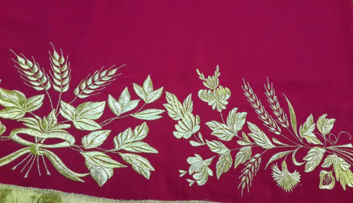 Подризник красный, мокрый шелк, золотая вышивка с рисунком "Цветочный" фото 2