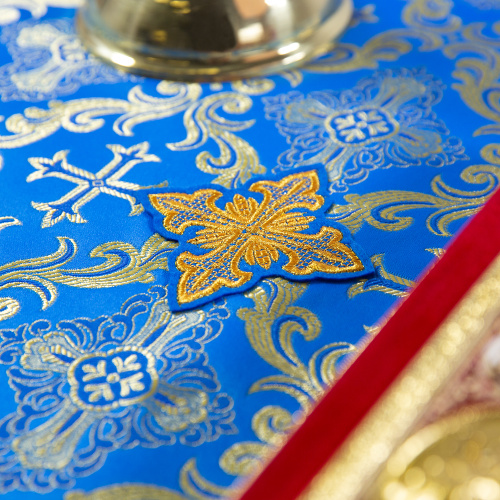 Пелена на престол с вышитыми херувимами, шелк "Николаевский", голубая с золотом, 160х160 см фото 4