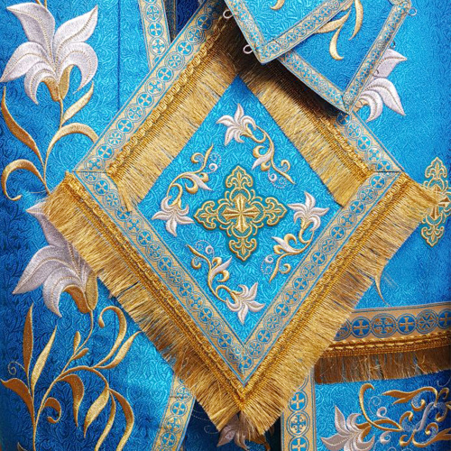 Иерейское облачение вышитое голубое с лилиями, цветной галун, парча фото 3