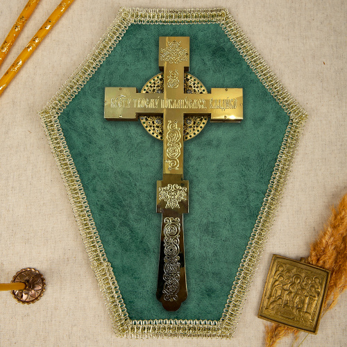 Крест напрестольный деревянный с латунными позолоченными накладками, с эмалью и фианитами, 17,5х43,5 см фото 4