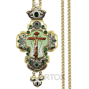 Крест наперсный латунный в позолоте с цепью, фианиты, 8х16 см (зеленые фианиты)