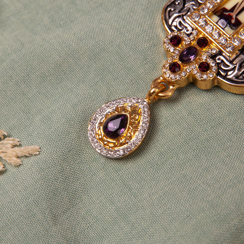 Крест наперсный с цепью, цинковый сплав, фиолетовые камни, 8х16,5 см фото 4 Крест наперсный с цепью, цинковый сплав, фиолетовые камни, 8х16,5 см фото 4