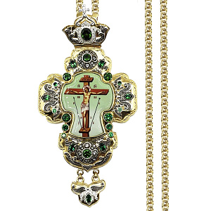 Крест наперсный из ювелирного сплава в позолоте с цепью, фианиты, 8х16 см (зеленые фианиты)