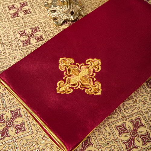 Илитон на престол бордовый с вышитым крестом, 80х70 см фото 2
