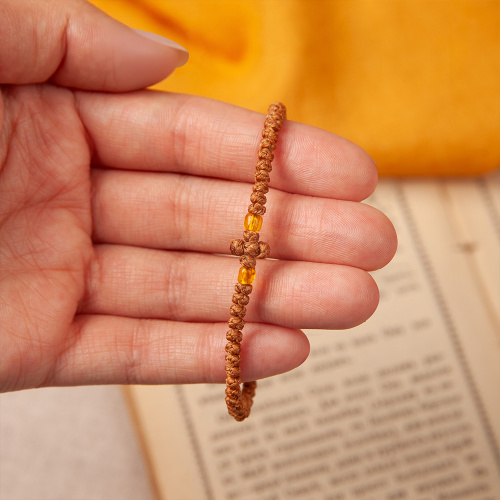 Браслет плетеный (четки-комбоскини) с пластиковыми бусинами, светло-коричневый фото 2