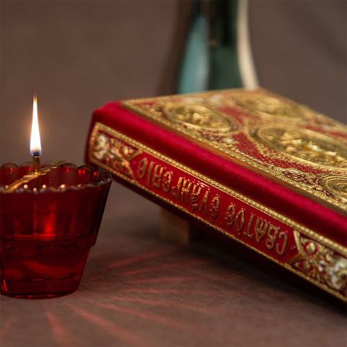 Евангелие требное среднее красное, оклад "под золото", бархат, эмаль, 17х22 см фото 6