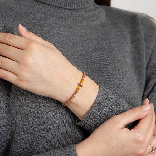 Браслет плетеный (четки-комбоскини) с пластиковыми бусинами, светло-коричневый фото 3