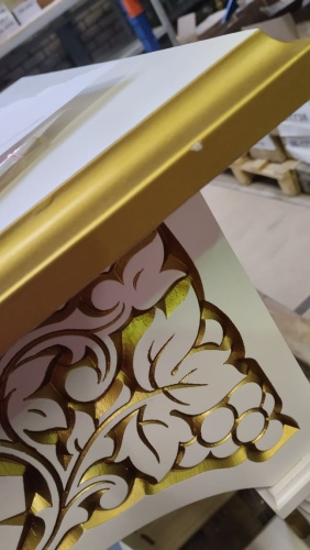 Подставка церковная "Суздальская", белая с золотом (патина), колонны, резьба, 46х46х100 см, У-1021 фото 6