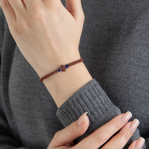 Браслет плетеный (четки-комбоскини) с пластиковыми бусинами, коричневый фото 3 Браслет плетеный (четки-комбоскини) с пластиковыми бусинами, коричневый фото 3