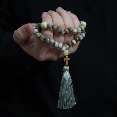 Четки из бусенника ("Слезы Богородицы") с разделителями, на 50 бусин фото 2