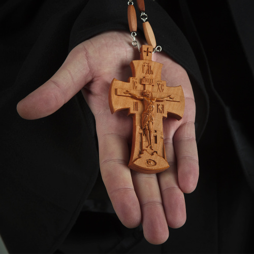 Крест наперсный "Наградной" деревянный резной, с цепью, 6,8х11,5 см фото 7