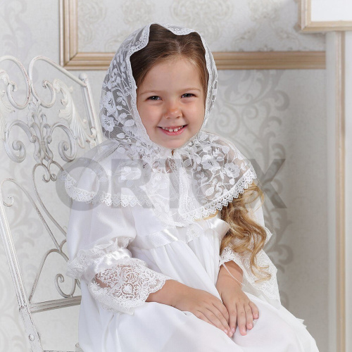 Неспадаемый платок (капор) "Дюймовочка" для девочки молочно-белый, вышитый гипюр фото 2