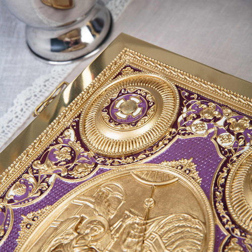 Евангелие напрестольное фиолетовое, полный оклад "под золото", 24х31 см фото 5