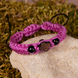 Браслет плетеный с крестиком, фуксия (регулируемый размер)