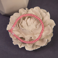 Браслет плетеный (комбоскини) с пластиковыми бусинами, розовый, У-1252