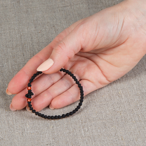 Браслет плетеный (комбоскини) с пластиковыми бусинами, черный №1 фото 3