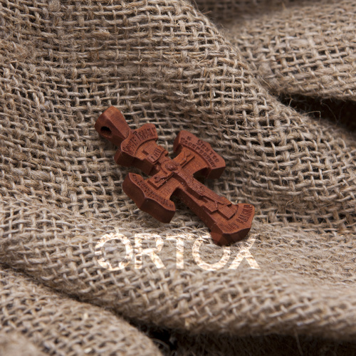 Деревянный нательный крестик «Солнце Правды» с распятием и молитвой Кресту, цвет темный, высота 4,9 см фото 9