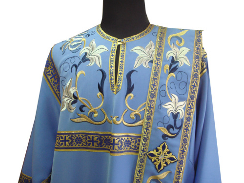 Облачение диаконское голубое вышитое, шелк, отделка галун в цвет облачения с рисунком крест фото 2