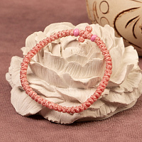 Браслет плетеный (комбоскини) с пластиковыми бусинами, розовый №2